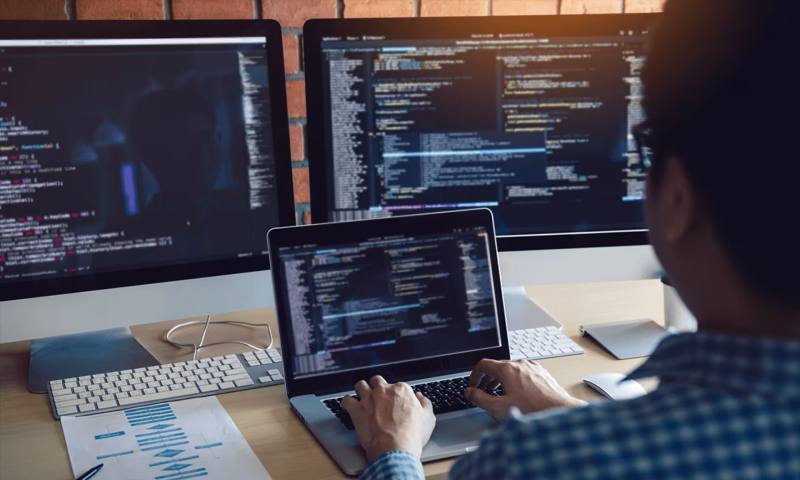 数据科学选型:R与Python如何赋能舞钢市网站建设?